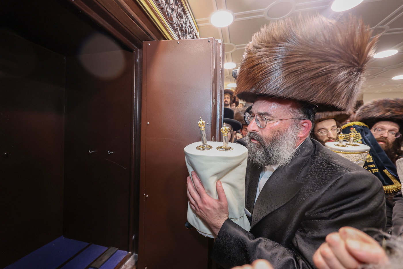 הכנסת ס"ת אצל הגה"צ רבי נחמן בידרמן