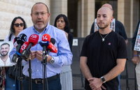 איתן מור עם אביו