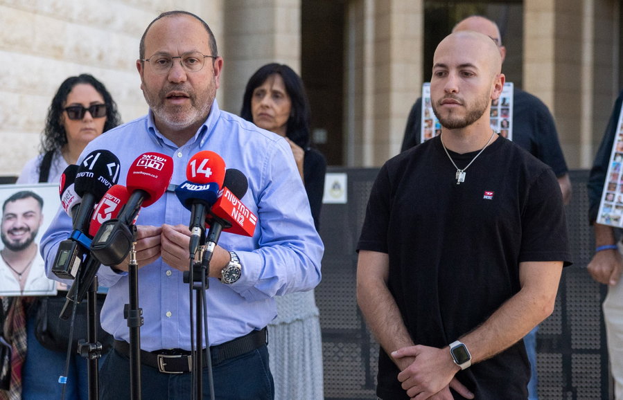 איתן מור עם אביו