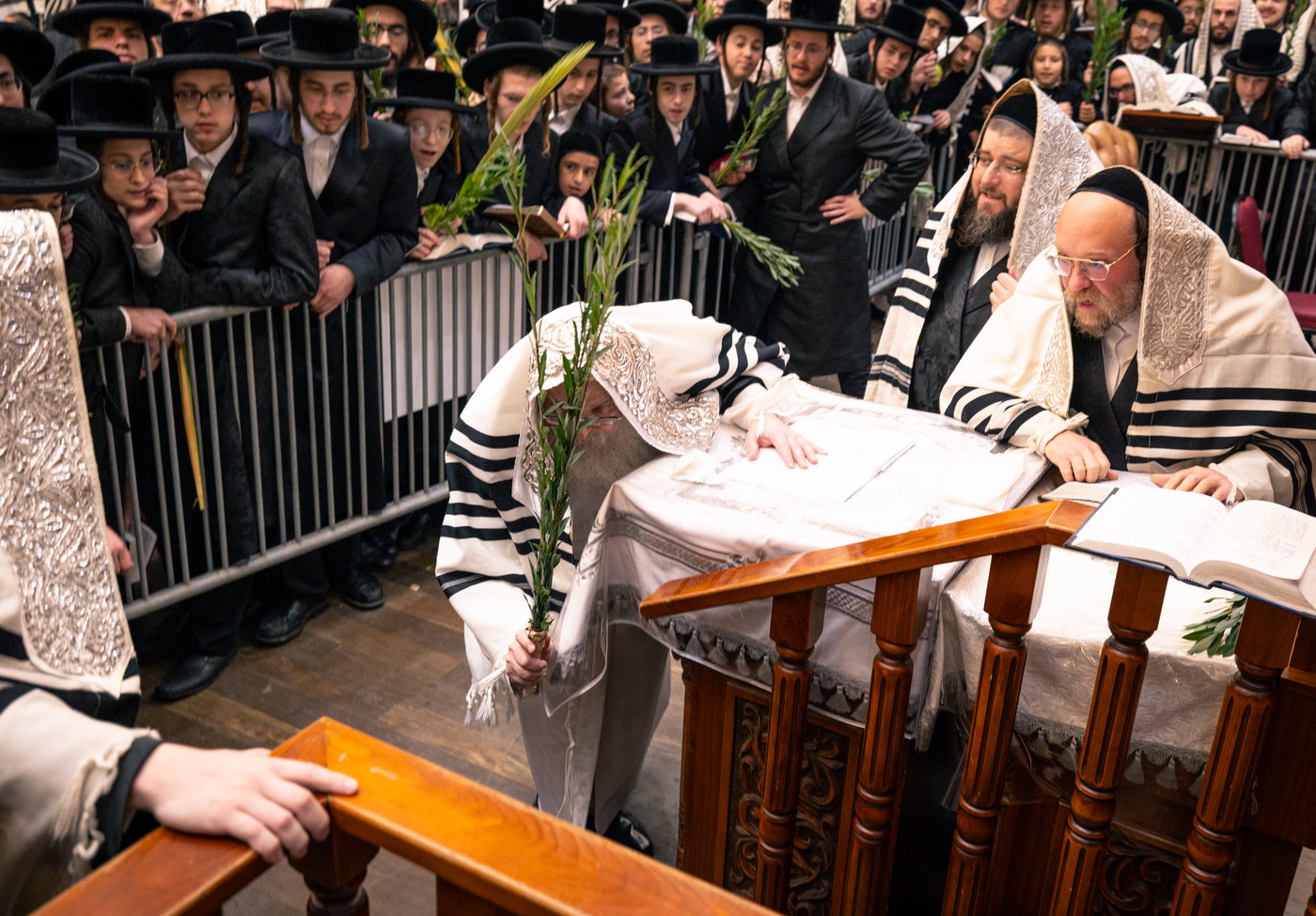 ירח האיתנים בחצה"ק טאהש