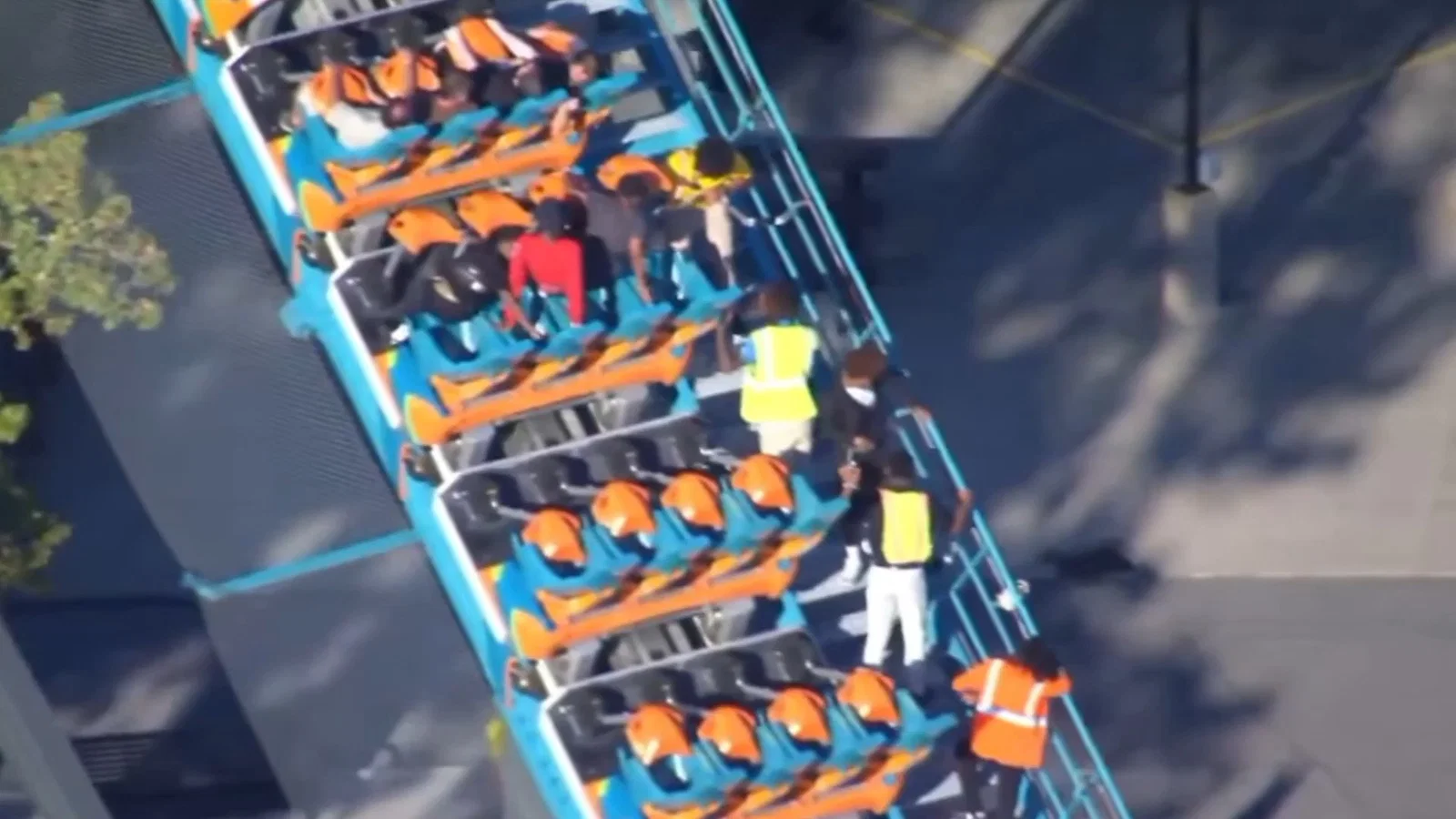 צניחה אל המוות: גבר נפל במהלך נסיעה ברכבת הרים