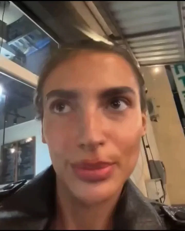שניות מהאסון: צעירה תיעדה את עצמה והטיל התפוצץ מעליה
