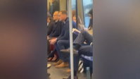 "סובבתי את הראש ופתאום ראיתי אותה": המלכה לעתיד והנסיכה תועדו על רכבת בלונדון