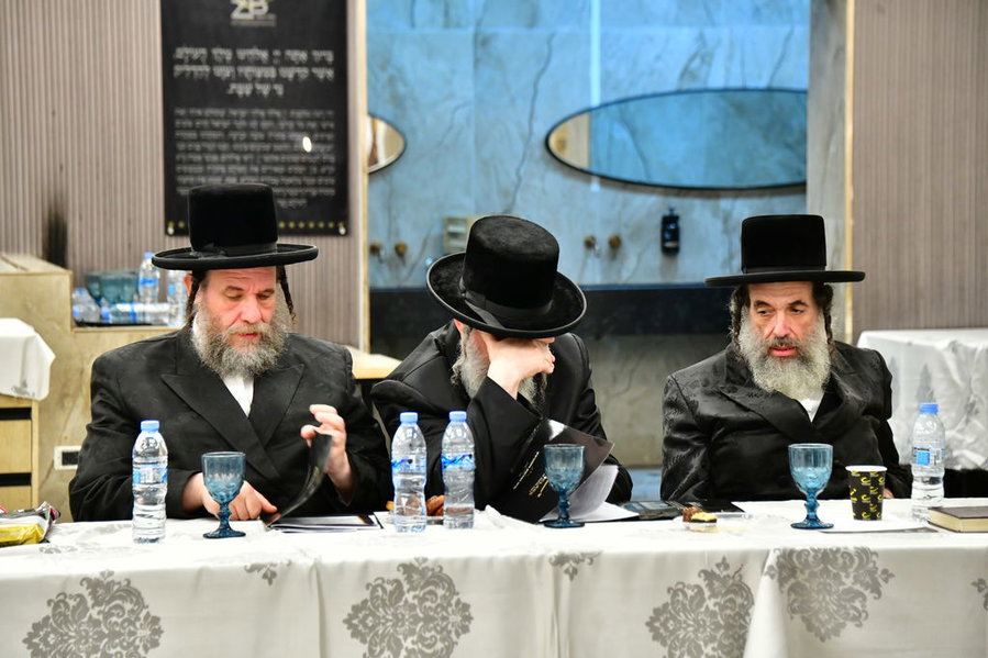 שלושת בניו של האדמו"ר מויז'ניץ במעמד
