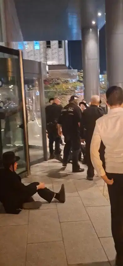 מהומה בבני ברק: מפגינים ניסו לפרוץ לבסיס של חיילים חרדים | צפו