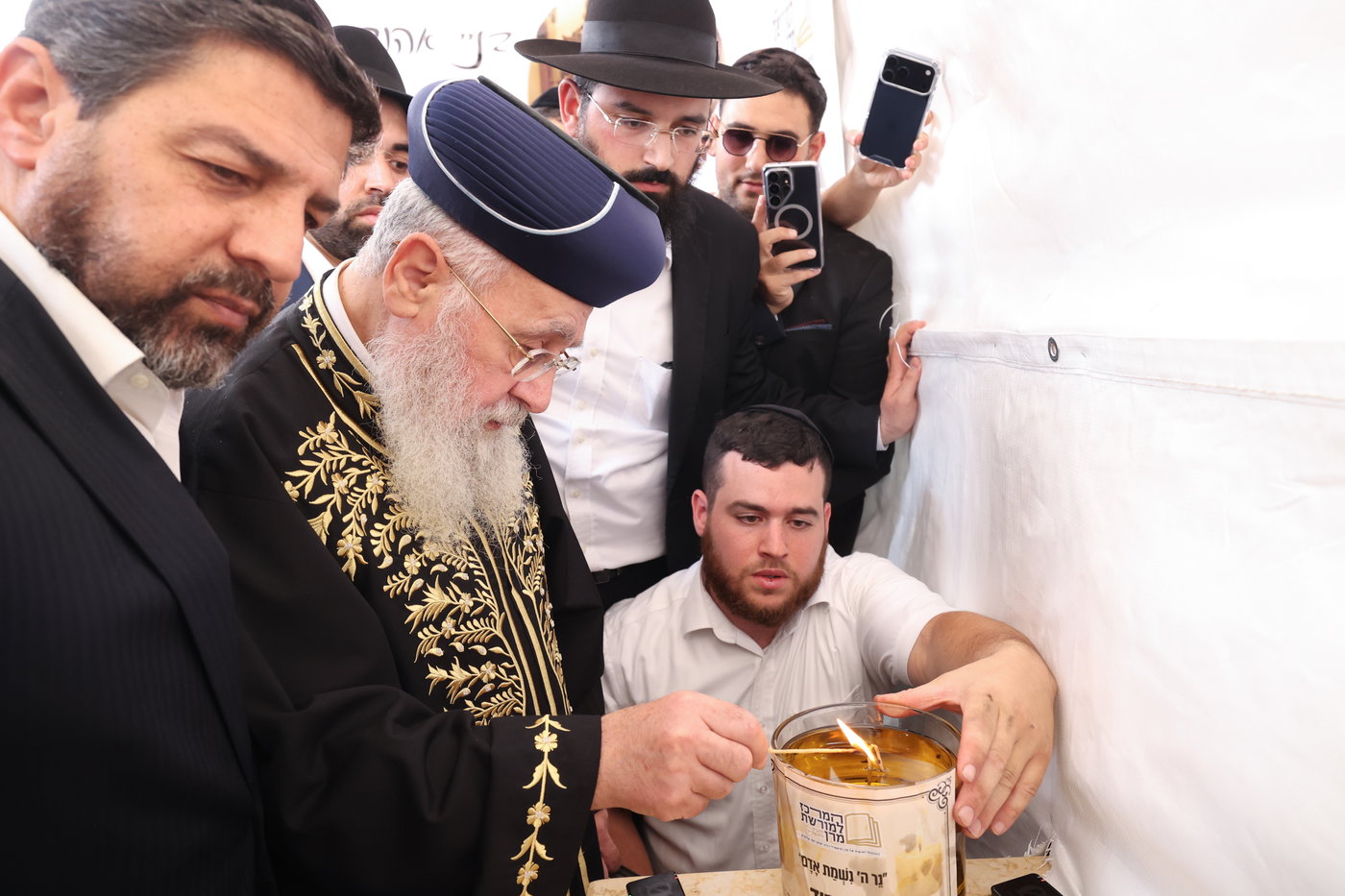 הראשל"צ הגר"י יוסף בציונו של מרן זצ"ל