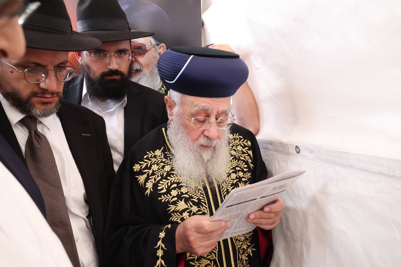 הראשל"צ הגר"י יוסף בציונו של מרן זצ"ל