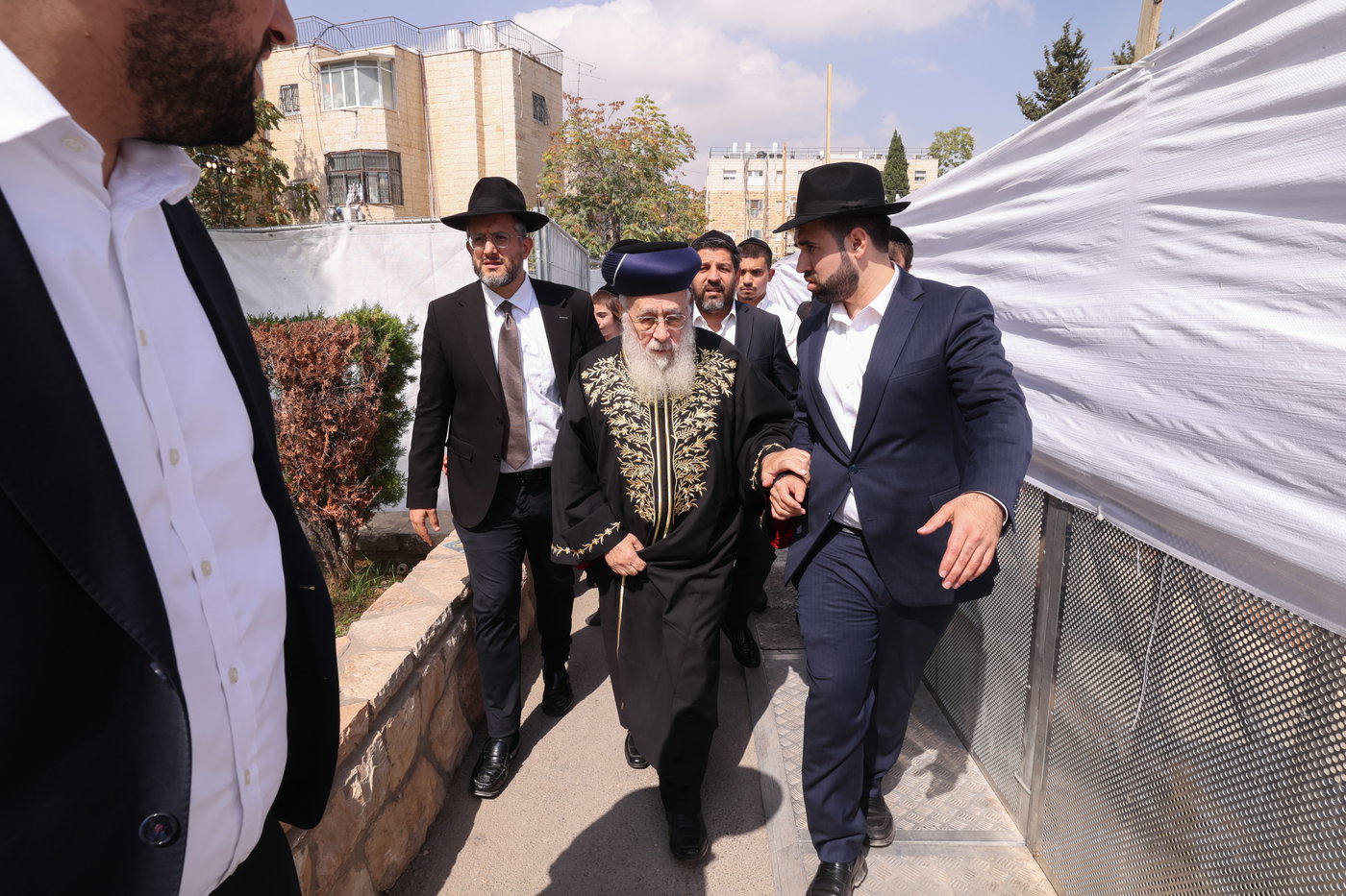הראשל"צ הגר"י יוסף בציונו של מרן זצ"ל