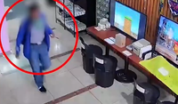 כשסכינים קשורות לידיו: בן 59 יצא למסע דקירות מחריד בקניון