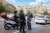 שוטרים באלעד, אילוסטרציה