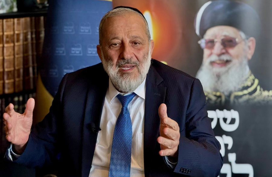 "לא תהיה ממשלה בלי חוק הגיוס": אריה דרעי באולטימטום חד משמעי ובמתקפה חזיתית נגד היועמ"שית