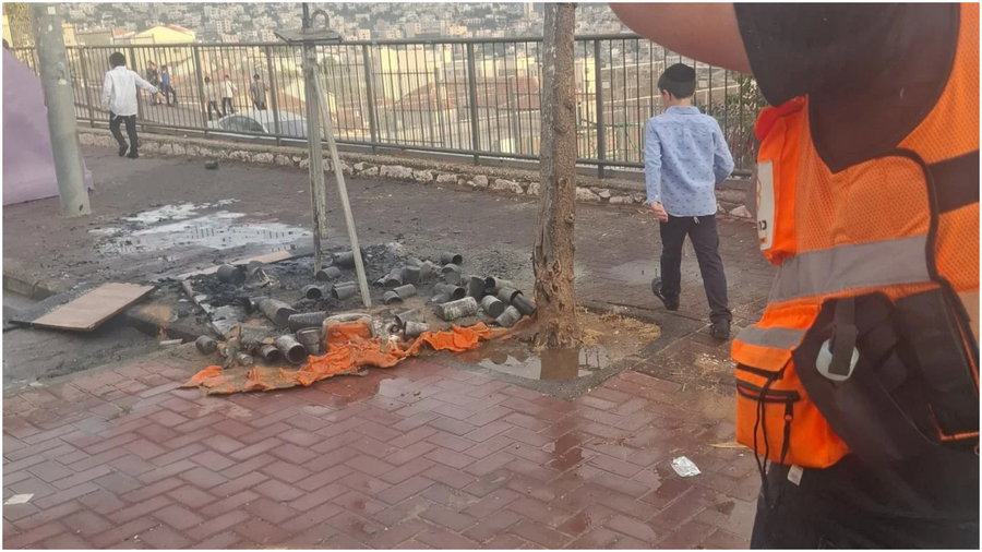 ילד בן 10 נהרג בעיר החרדית: חפץ עף עליו בפיצוץ ליד פח אשפה ברחוב