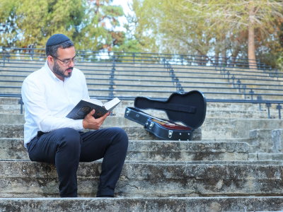 אורי אברהם
