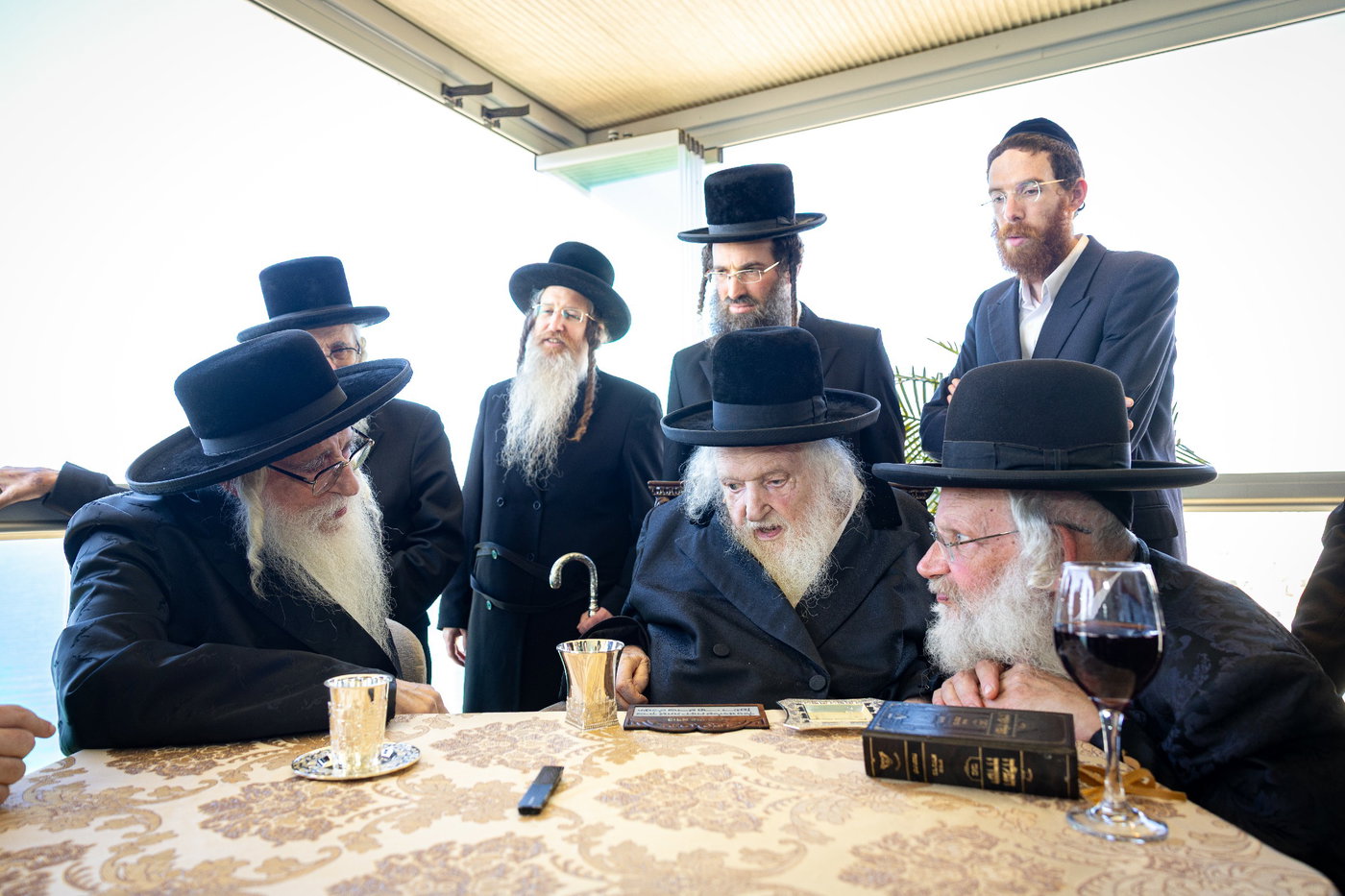 האדמו"ר מצאנז בביקור אצל הגר"מ שטרנבוך