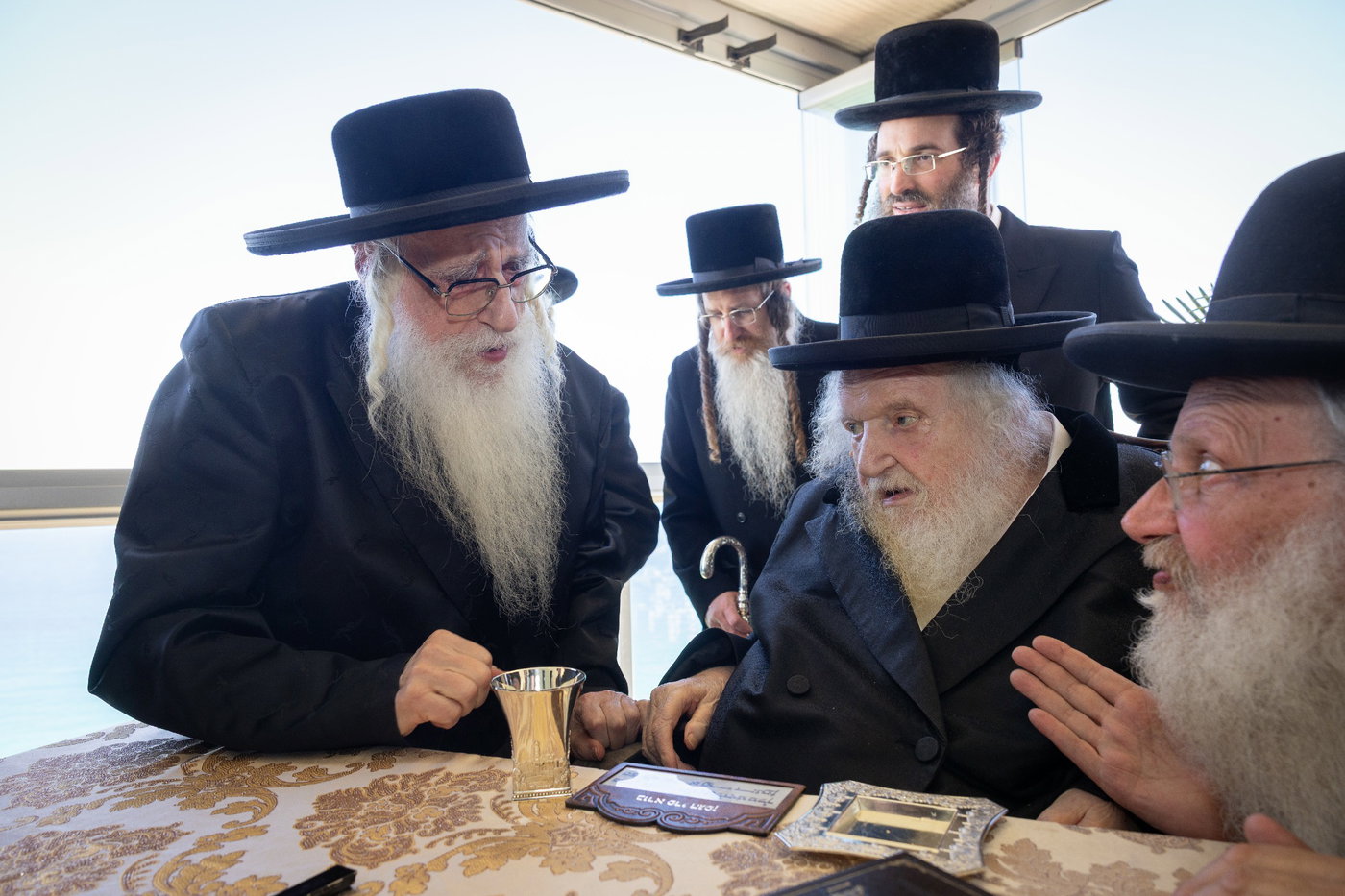 האדמו"ר מצאנז בביקור אצל הגר"מ שטרנבוך