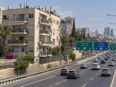 בניין על כביש מהיר