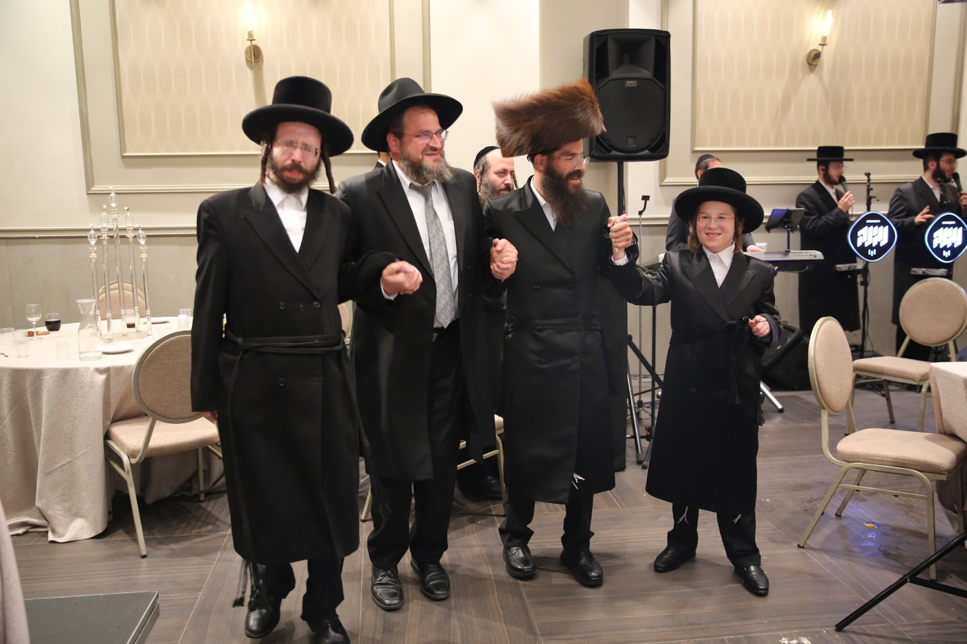 שמחת בר המצווה בחצרות טריסק - סאווראן