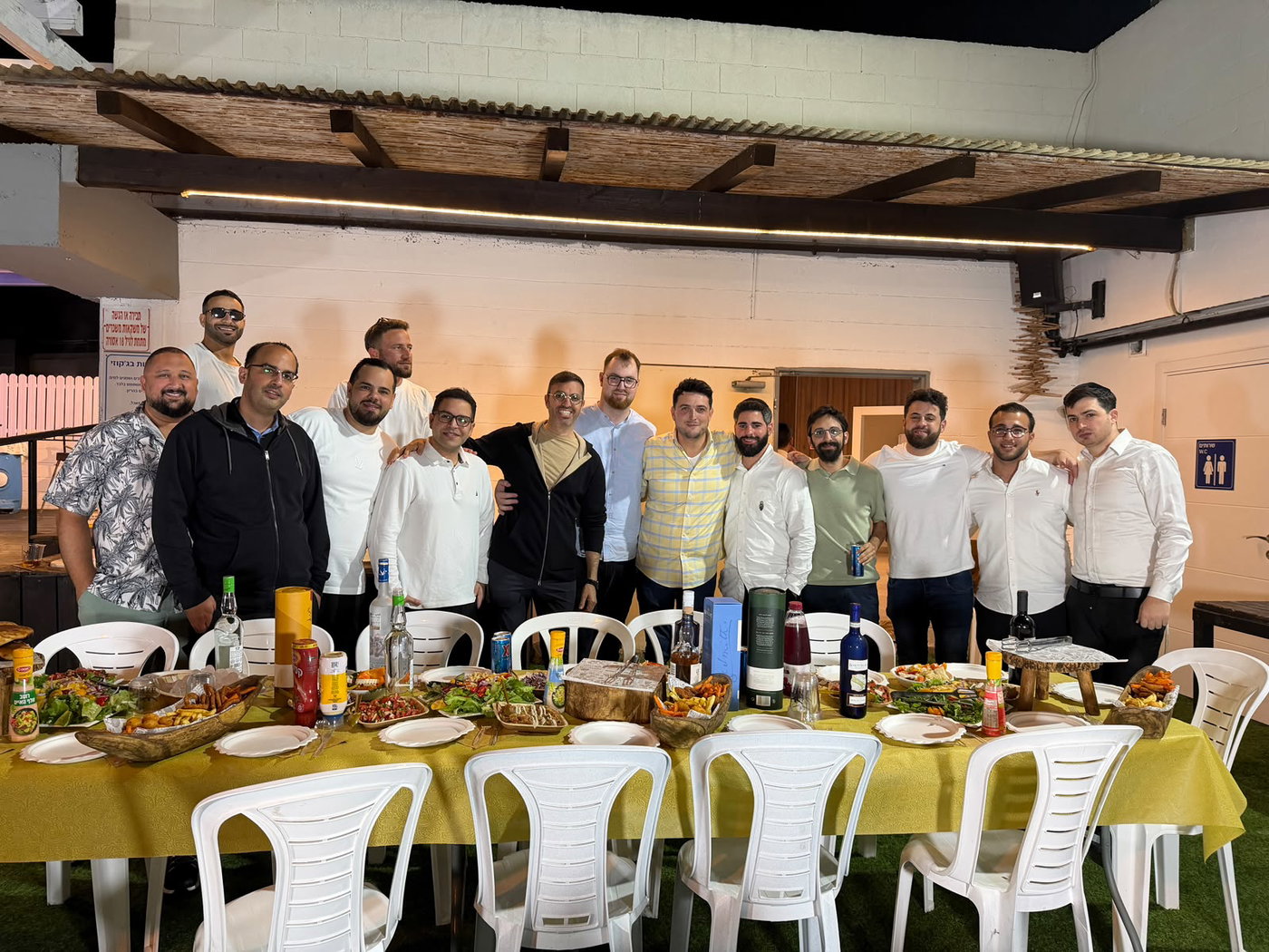 בהפתעה: כך בכירי תעשיית המוזיקה חגגו 37 לזמר קובי ברומר | צפו