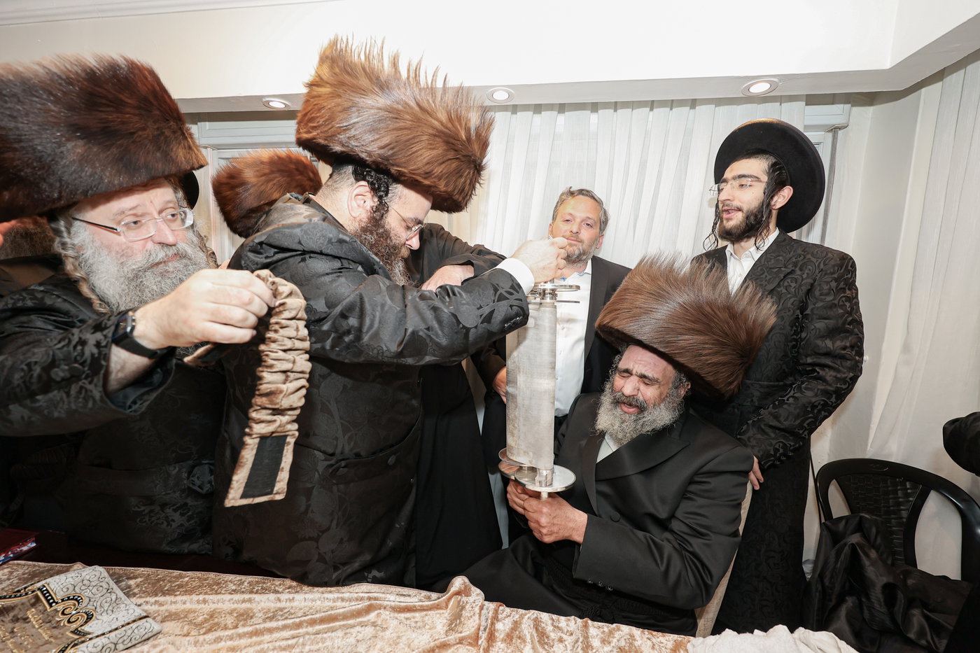 הכנסת ספר התורה