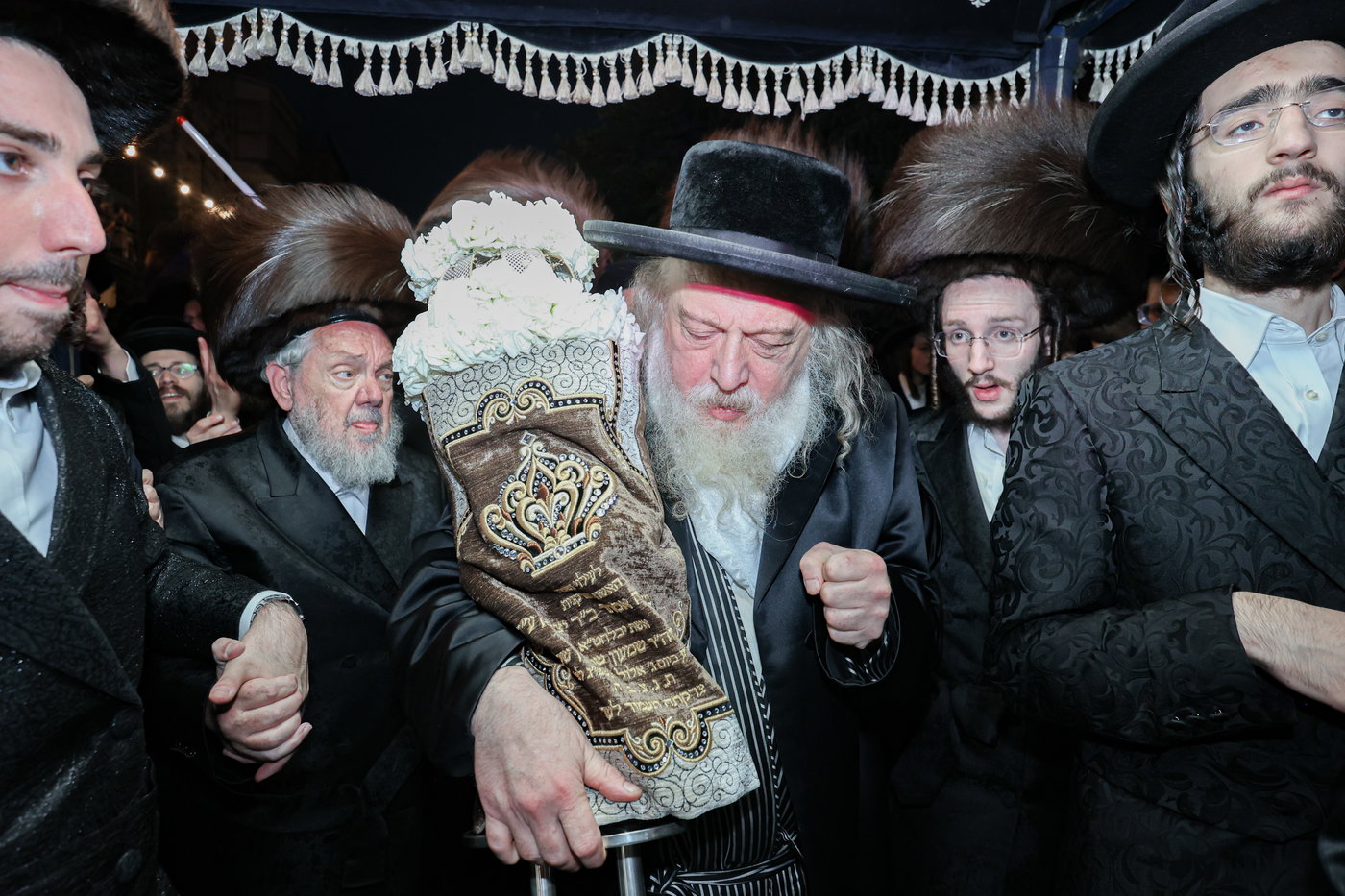 הכנסת ספר התורה
