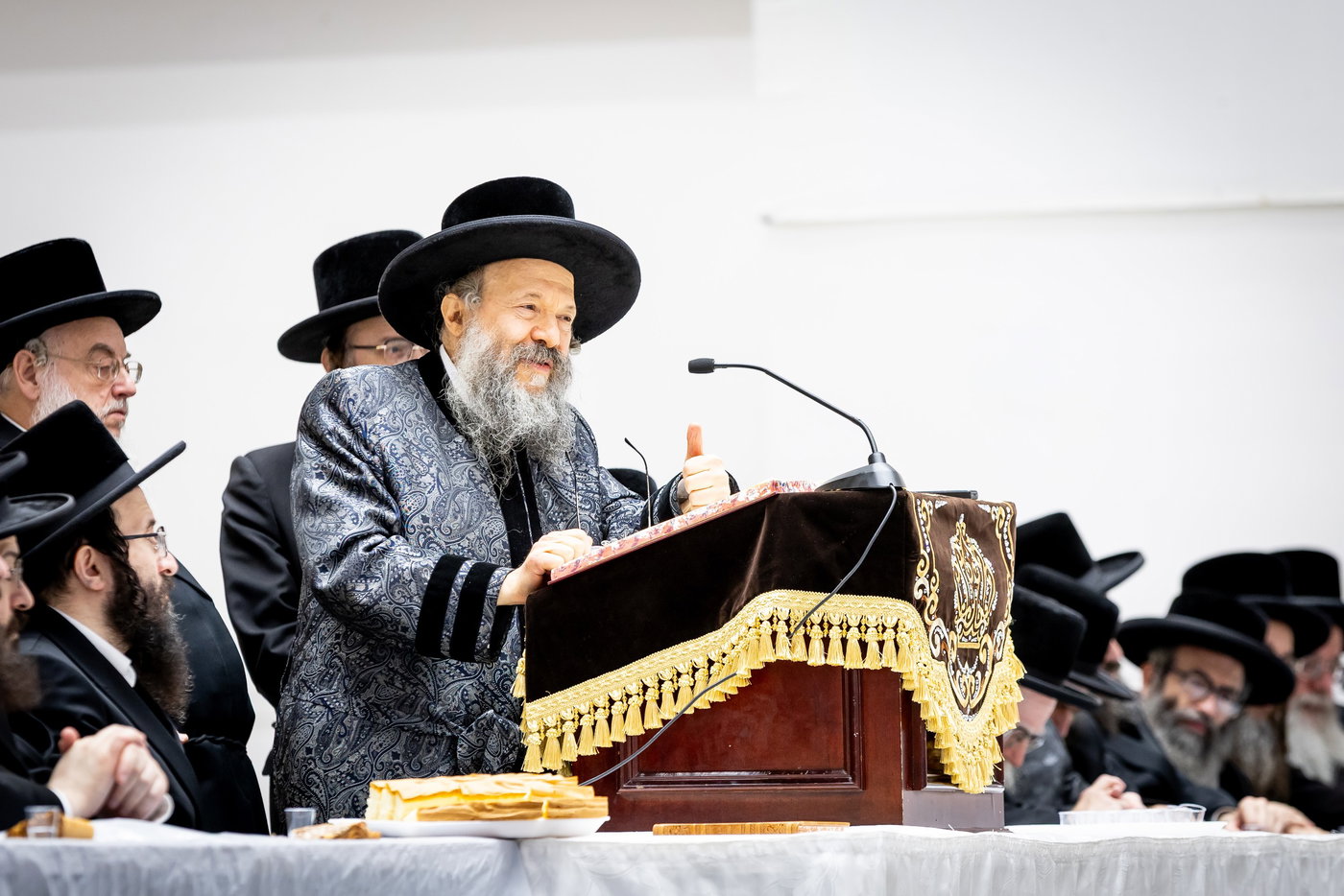 האדמו"ר מבאבוב 45 בפתיחת הזמן