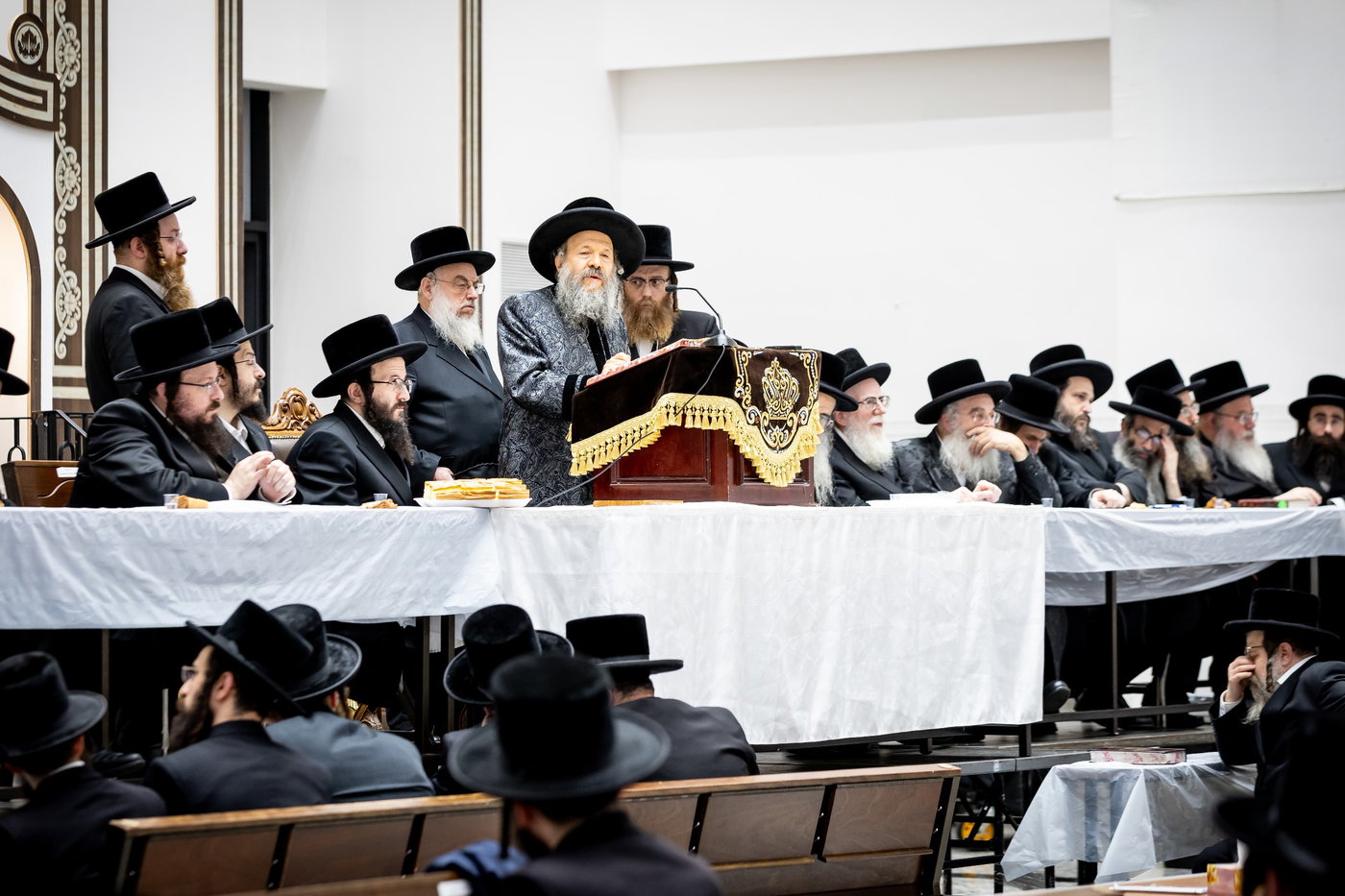 האדמו"ר מבאבוב 45 בפתיחת הזמן