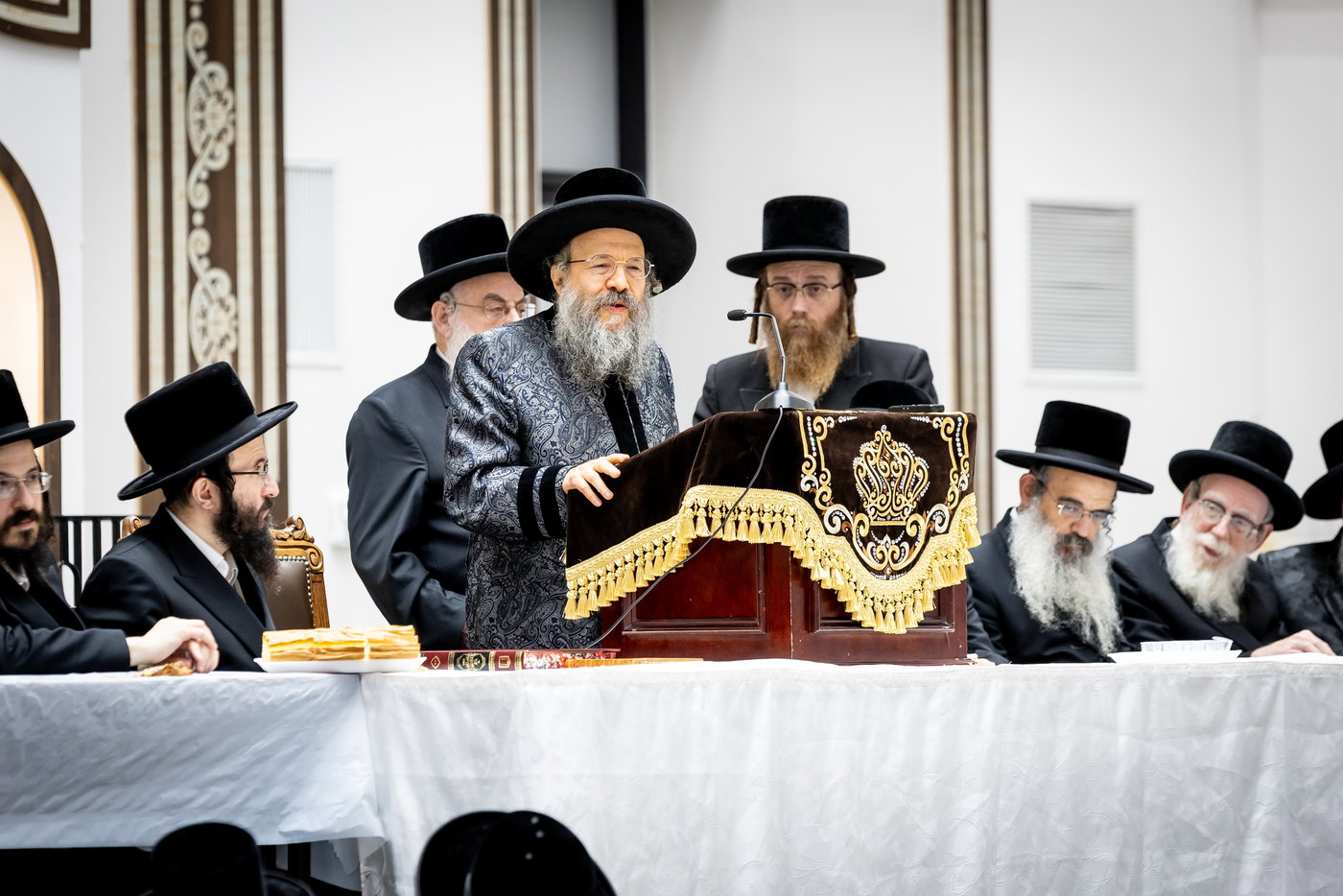 האדמו"ר מבאבוב 45 בפתיחת הזמן