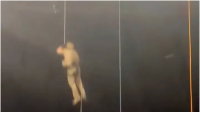 קשה לצפייה: חייל אמריקאי נהרג בתאונת רפלינג מזעזעת לפני משחק כדורגל - מול אלפי צופים