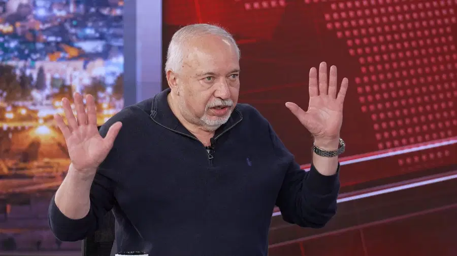 "תח"צ בשבת, מתווה גיור חדש ורק רב ראשי אחד ששירת בצה"ל" • זו תוכנית ליברמן ליום שאחרי הבחירות
