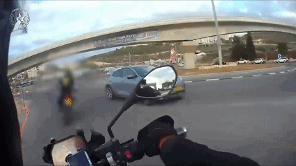 14 דקות של מרדף: כך נתפס רוכב האופנוע המשופר | צפו בדרמה