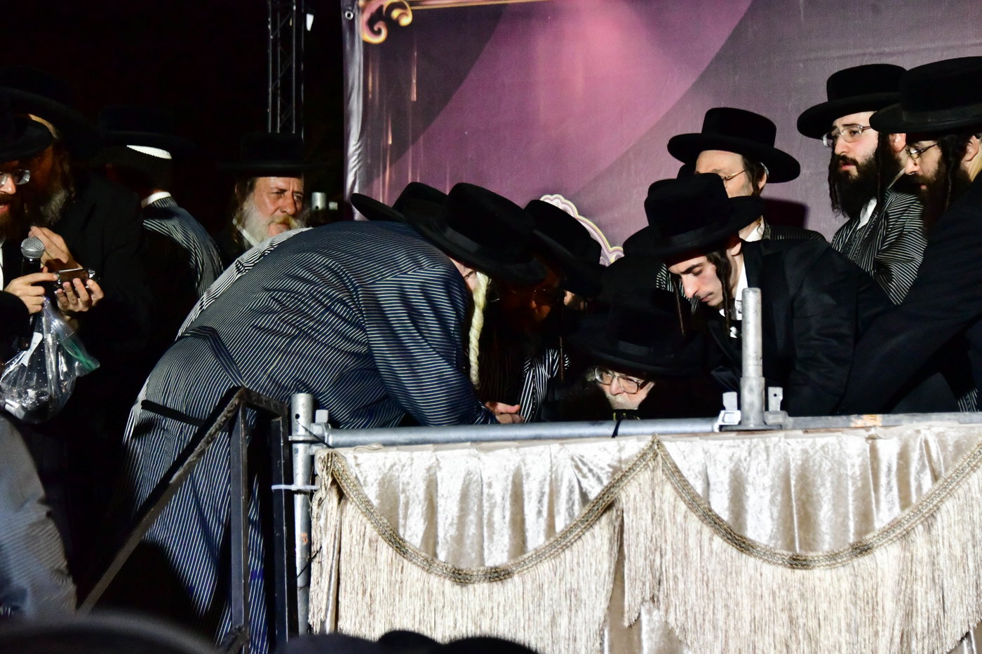 המעמד של תולדות אברהם יצחק בחצור הגלילית