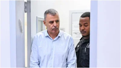 אשתו של ראש העיר כפר סבא פרצה בבכי בדיון: "מצבה הנפשי קשה מאוד"