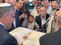 השר חגג ברית מילה לבנו הרביעי - והעניק לו שם מיוחד על שם הסבא | תיעוד