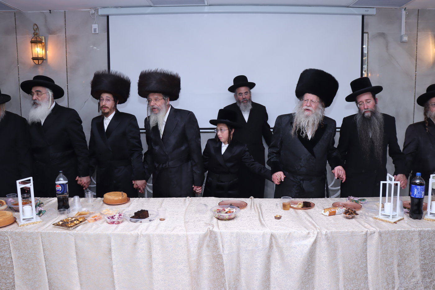 שמחת בר המצווה לנכד האדמו"ר מקוזמיר