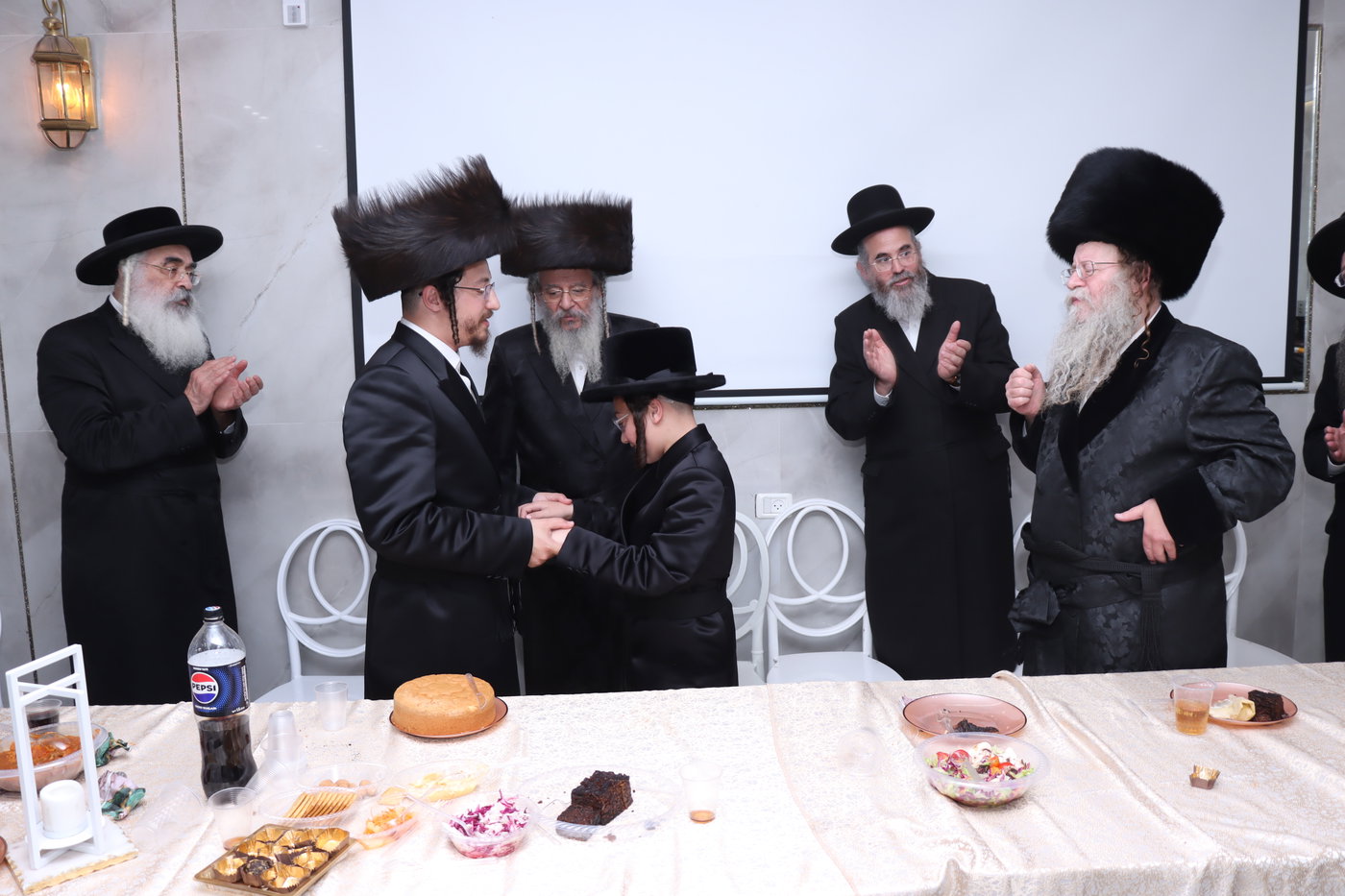 שמחת בר המצווה לנכד האדמו"ר מקוזמיר