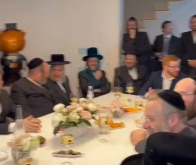 קשוט עצמך: עסקנים חסידיים ערכו מסיבת יום הולדת לתובעת הכללית של ניו יורק