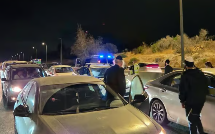 שב"כ הוקפץ לזירה: מעצר חריג בכביש 1 של חשודים בעבירות ביטחוניות