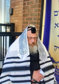הרב זעליג קורניצר בתפילה