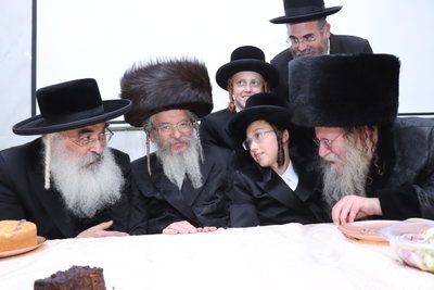 שמחת בר המצווה לנכד האדמו"ר מקוזמיר