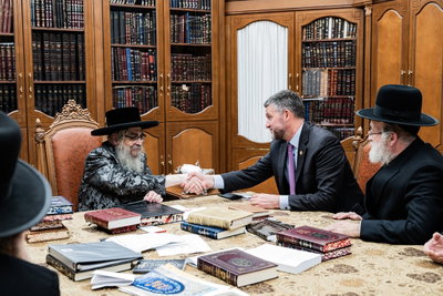 חבר הקונגרס פט רייאן אצל האדמו"ר מסאטמר