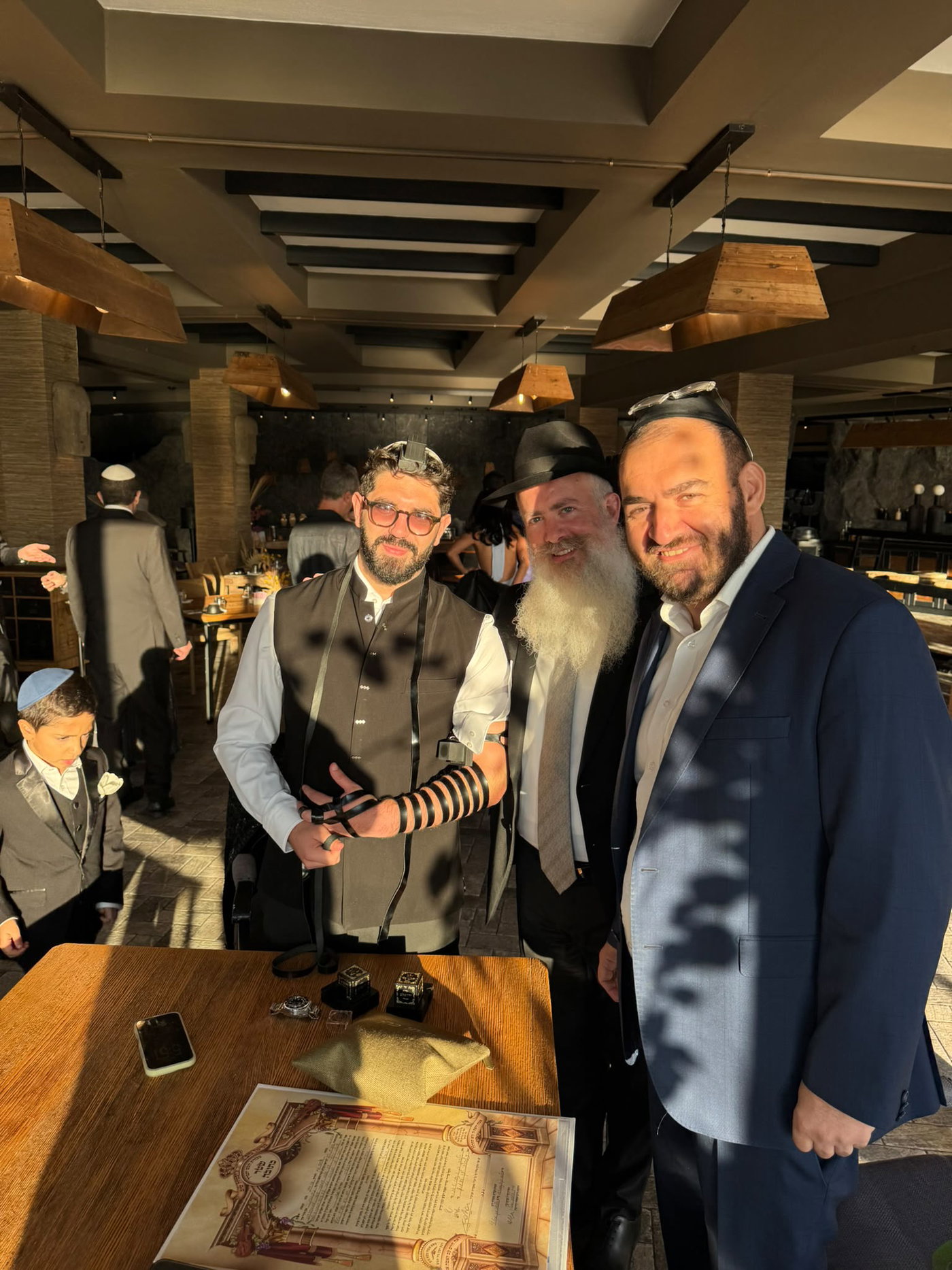 מזל טוב באי היוקרתי: שתי חופות יהודיות נערכו תוך 24 שעות במיקונוס