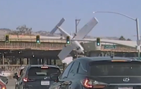 מעל כביש סואן: תיעוד חדש חושף את רגעי ההתרסקות הדרמטיים