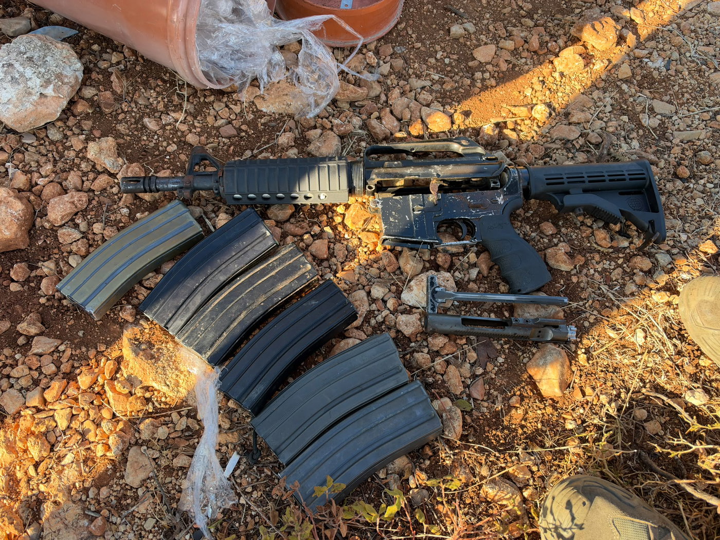 פשיטת ענק בצפון: מצבור האמל"ח והסמים של ארגון 'אבו לטיף' נחשף בשטח פתוח