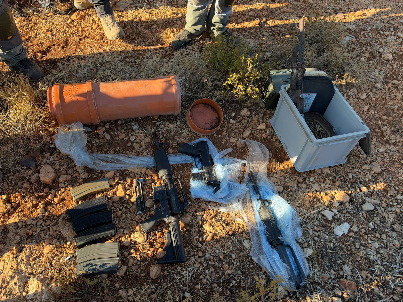 פשיטת ענק בצפון: מצבור האמל"ח והסמים של ארגון 'אבו לטיף' נחשף בשטח פתוח