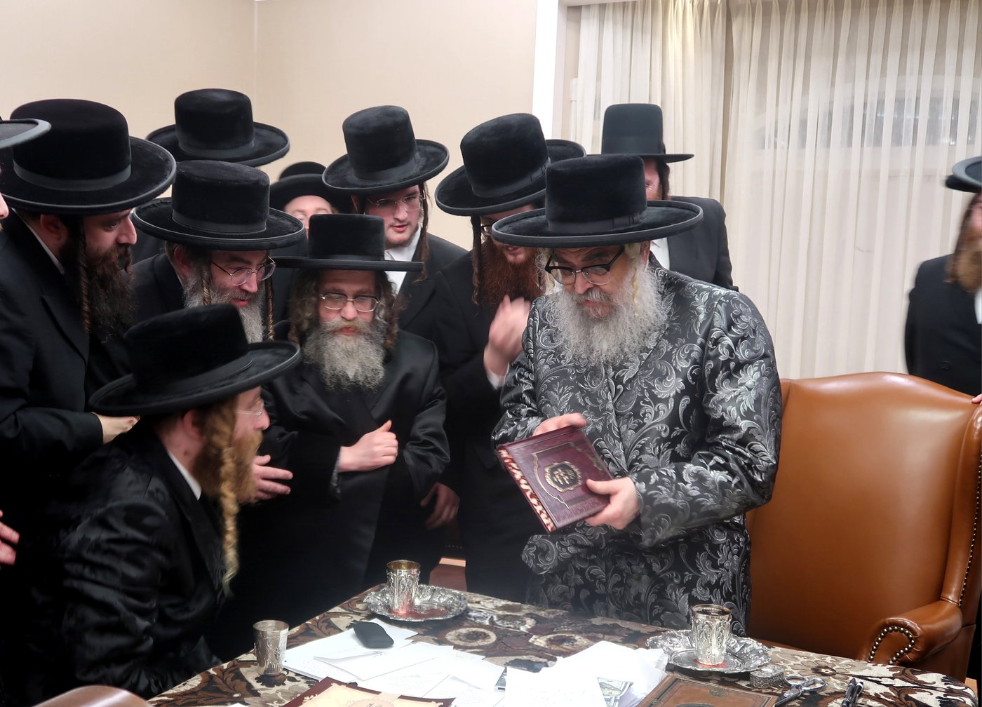האדמו"ר מקרעטשניף סיגעט בביקור אצל האדמו"ר מסאטמר
