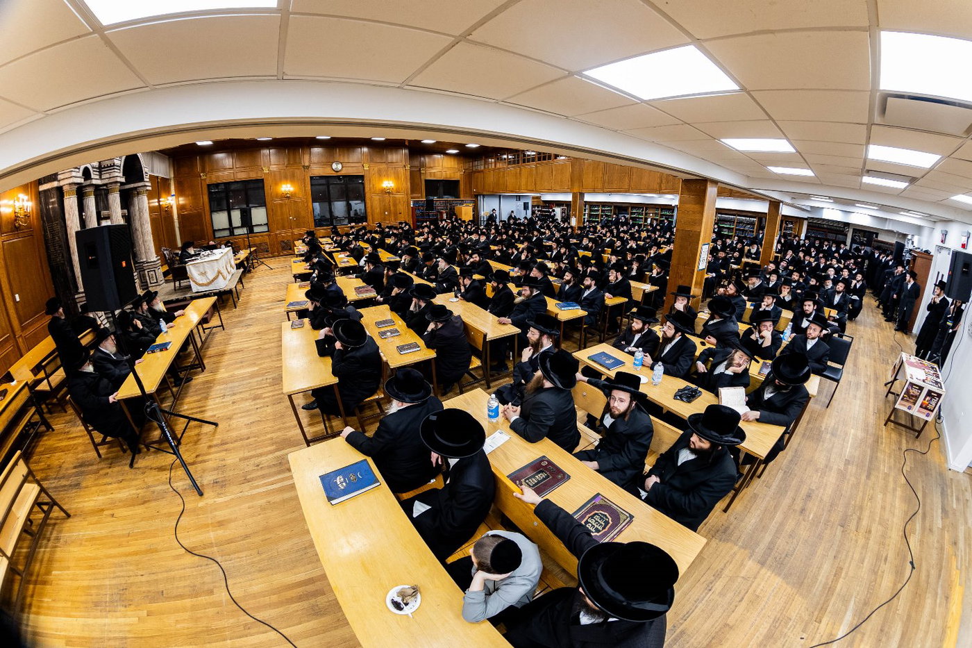 עצרת הספד בצאנז קלויזנבורג
