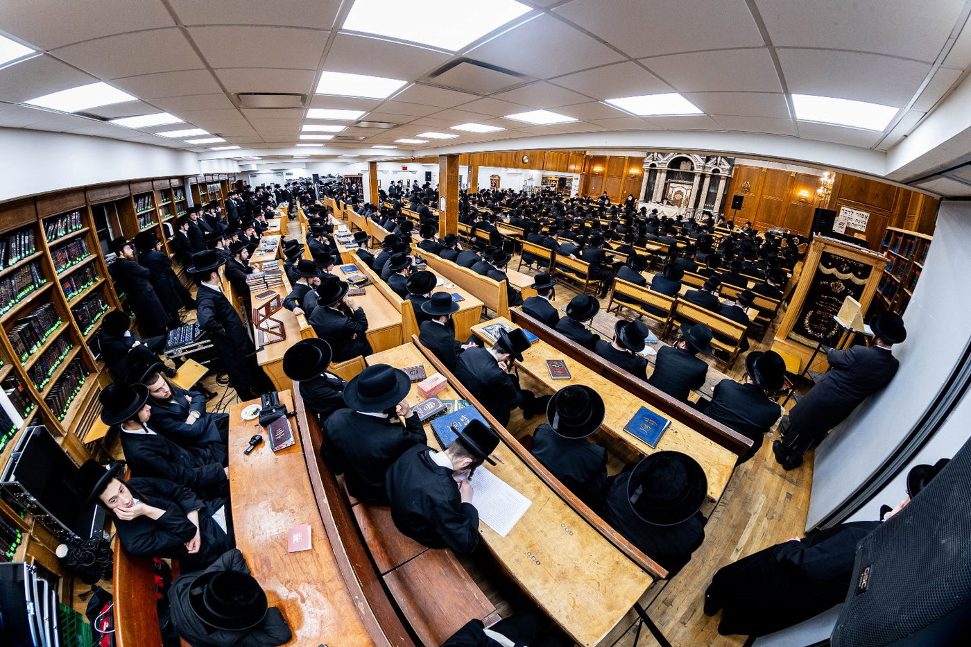 עצרת הספד בצאנז קלויזנבורג
