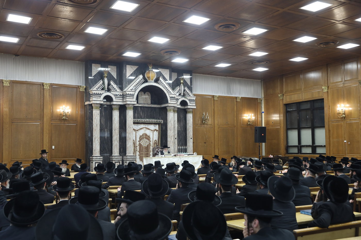 עצרת הספד בצאנז קלויזנבורג