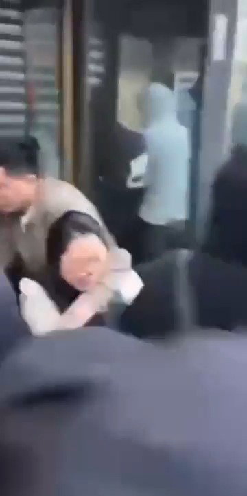 אימה וכאוס במשך שעות: "התבצרנו בבית עם התינוק" | העדויות המצמררות מהפרעות בצרפת