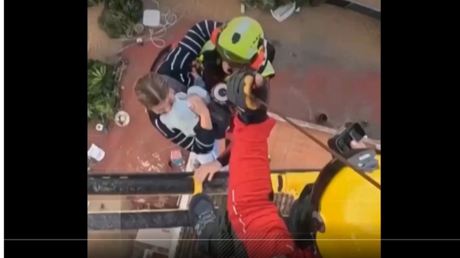 ספרד טובעת: סופה הפכה שכונות לאסון, מסוקים חילצו ילדים מגגות